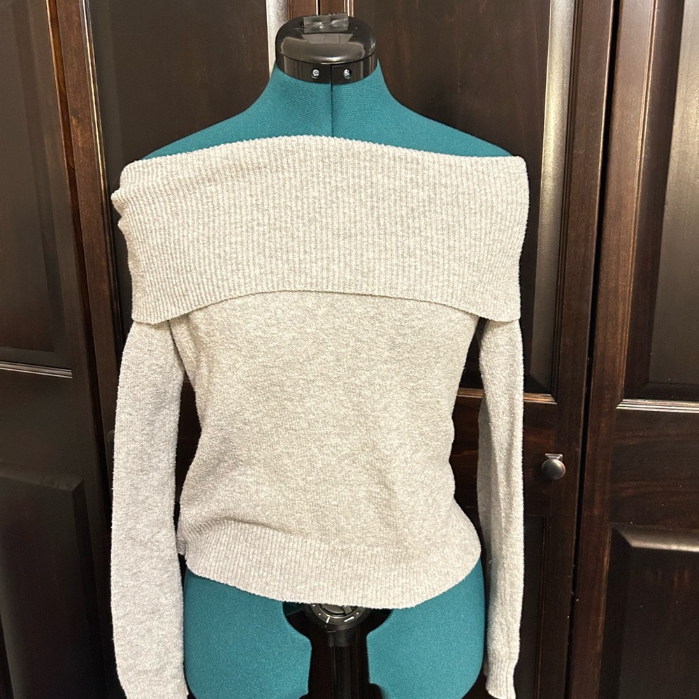 Forever 21 Off-Shoulder Gray Sweater